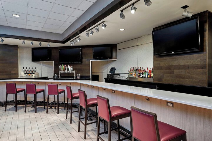 Sheraton Milwaukee Brookfield Hotel