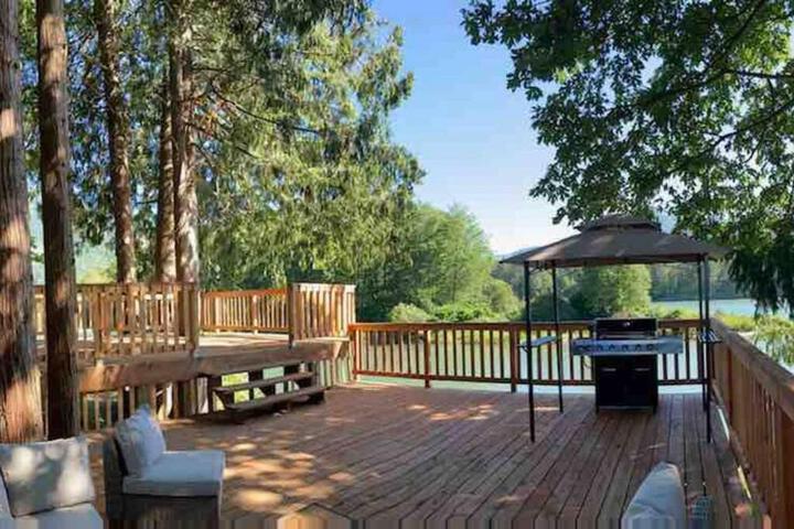 Riverfront Getaway on the Wild and Scenic