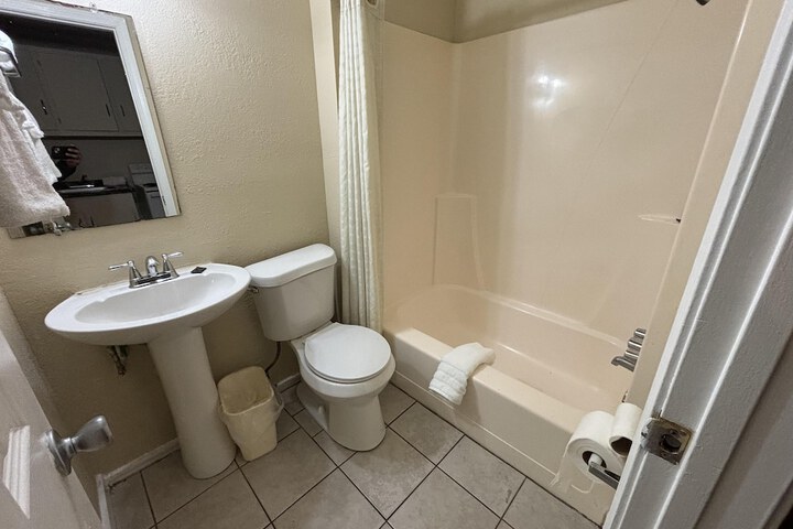 Room 9 of 22