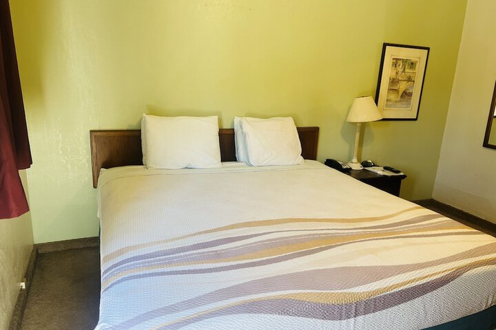 Room 8 of 13