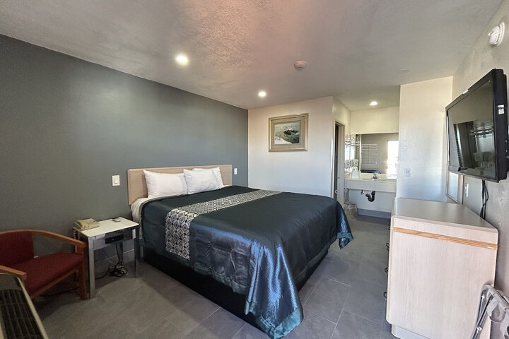 California Inn & Suites Adelanto US 395