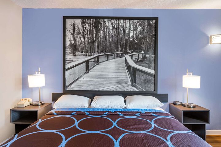 Room 11 of 22