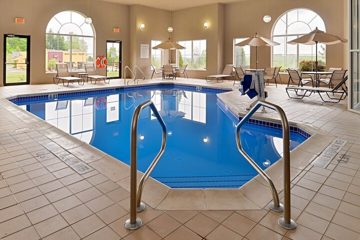 Holiday Inn Express & Suites St. Marys by IHG