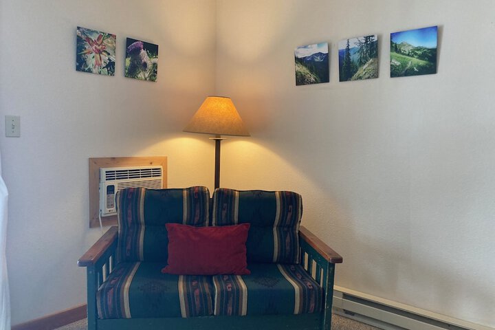 Room 102 of 210
