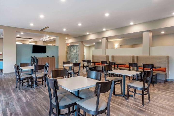 Breakfast/Coffee Service 26 of 30