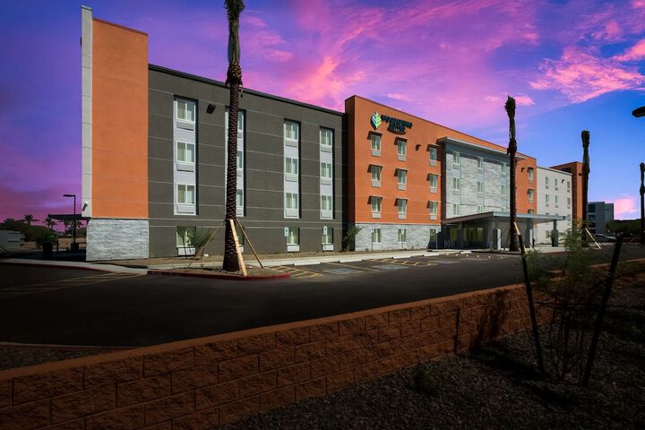 Hotel 2 of 32