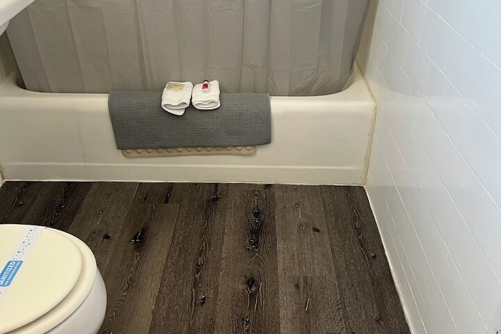 Midtown Inn & Suites