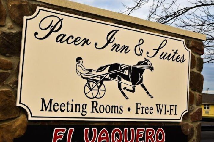 Pacer Inn & Suites Delaware