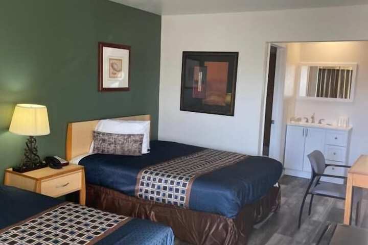 Room 7 of 18