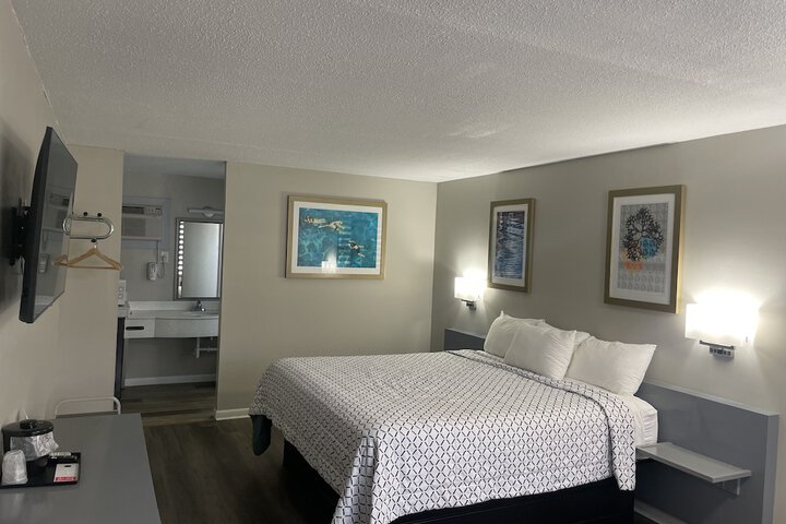 Room 34 of 44