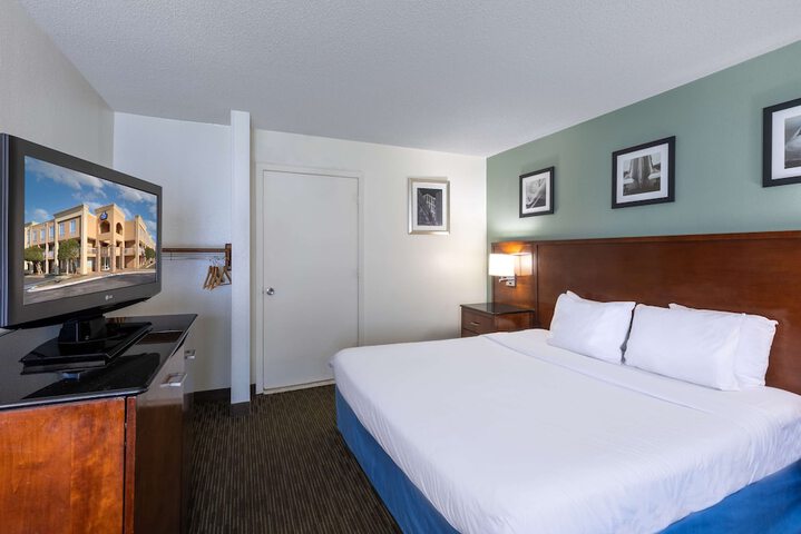 Days Inn by Wyndham Greenville