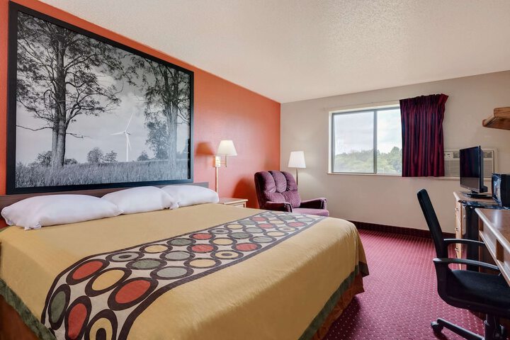 Room 4 of 15