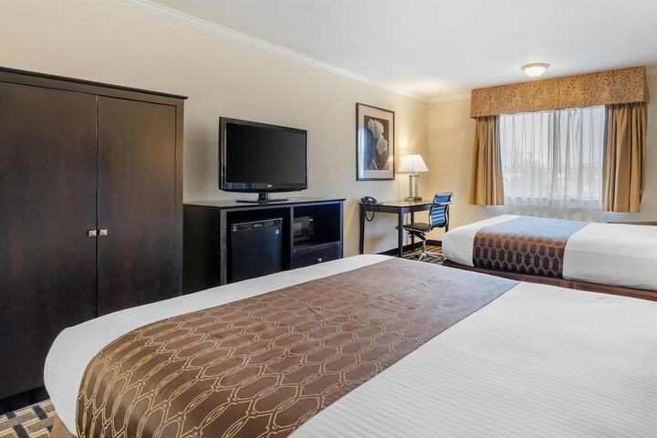 Best Western Plus Inn of Hayward