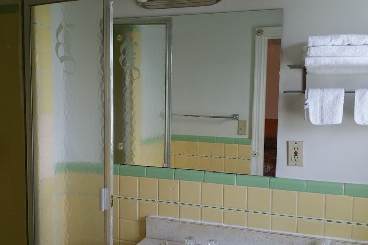 Room 25 of 65