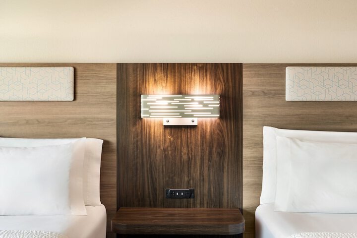 Room 14 of 32