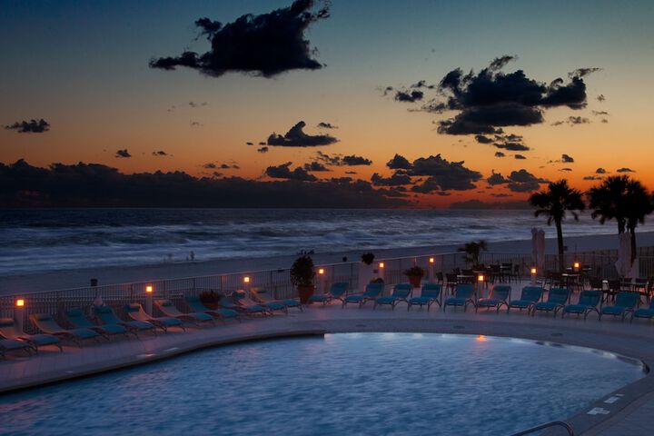 Holiday Inn Express & Suites Panama City Beach - Beachfront by IHG