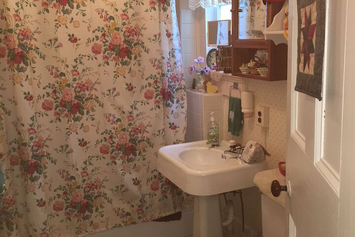 Room 7 of 11