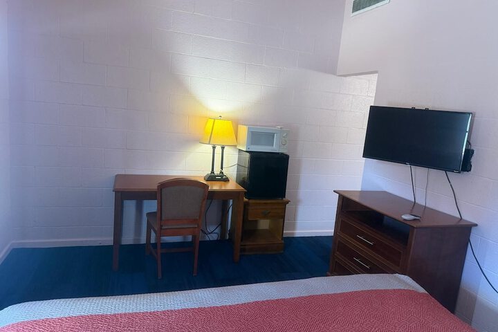Holiday Host Motel & RV Park