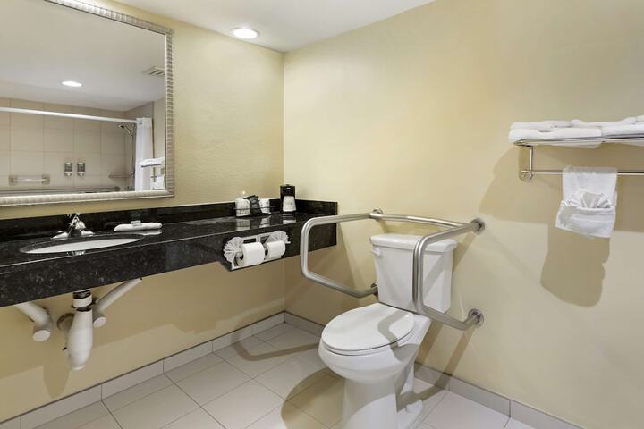 Room 14 of 28