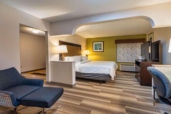 Room 10 of 13