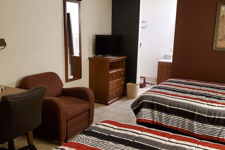 Room 7 of 9