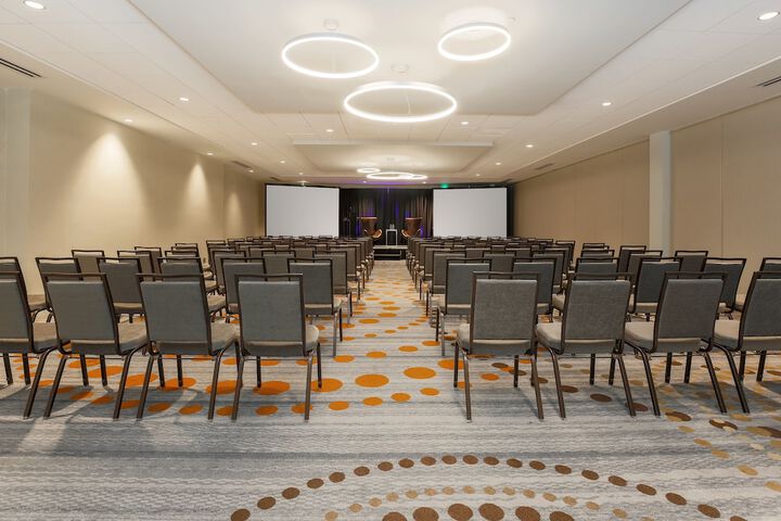Ballroom/Hall 28 of 29