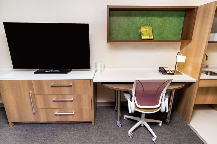 Business Center 40 of 42