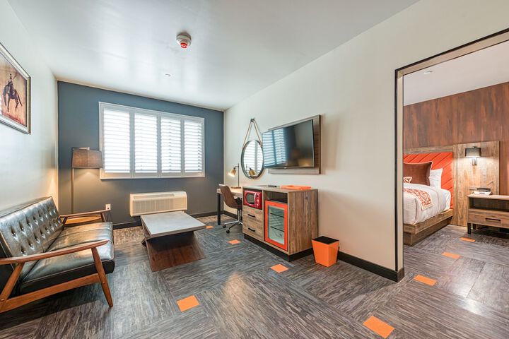 Room 52 of 66