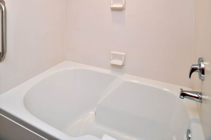 Holiday Inn Express & Suites St. George North - Zion by IHG