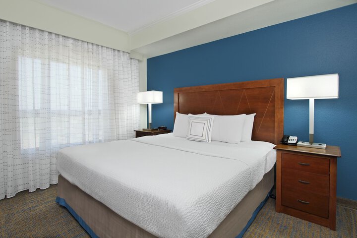 Room 11 of 27