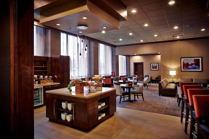 Lounge 45 of 59