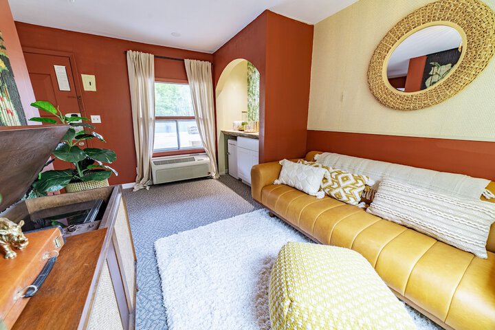 Room 10 of 43