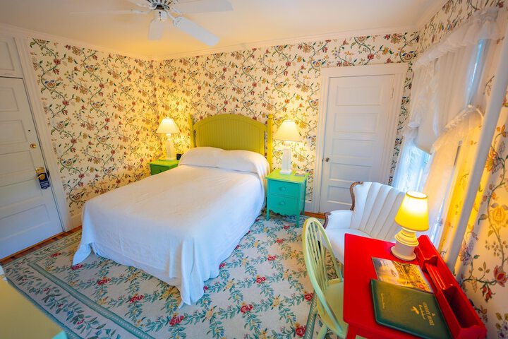 The Colony Hotel