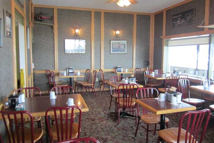 Dining 43 of 48