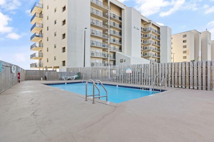 Pool 11 of 32