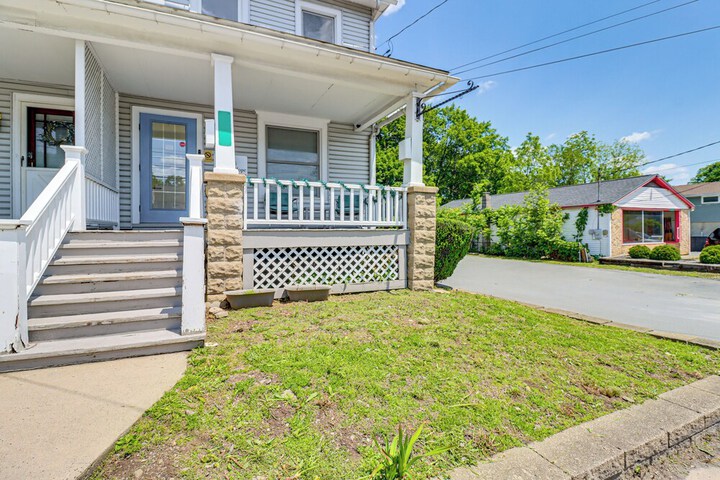Walkable Abode in Stroudsburgs Business District!