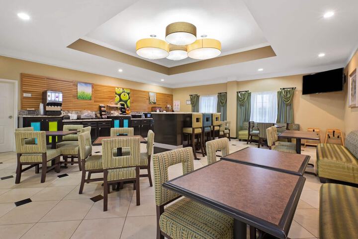 La Quinta Inn & Suites by Wyndham Pearland - Houston South