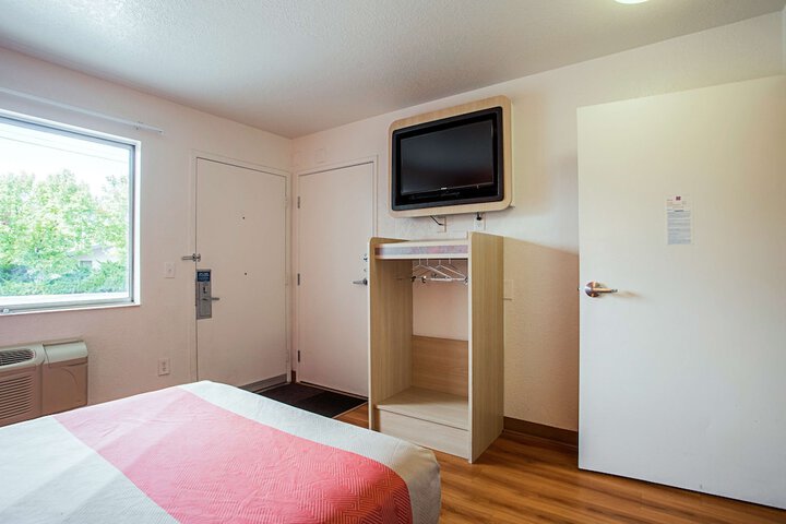 Room 22 of 32