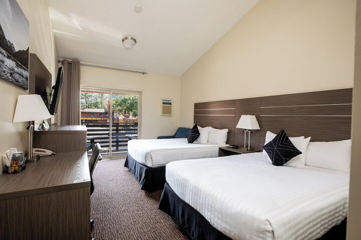 Bayshore Inn & Spa