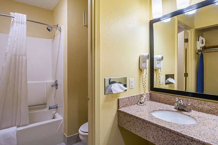 Room 14 of 34