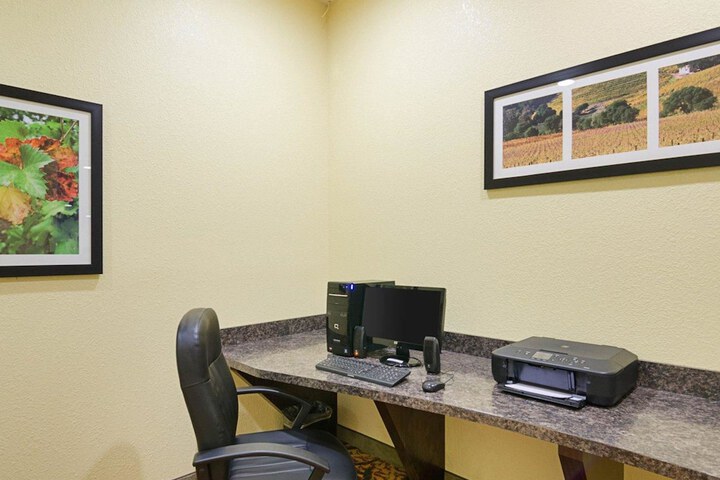 Business Center 34 of 34