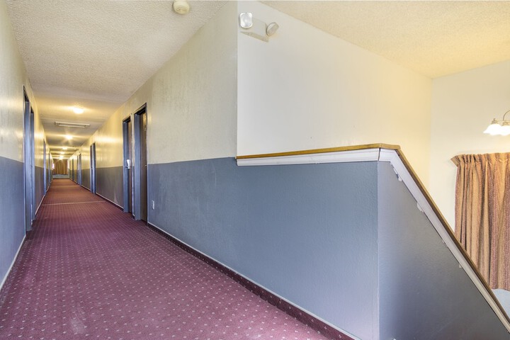 Ballroom/Hall 29 of 30
