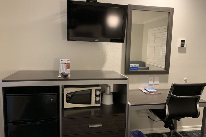 Room 16 of 32