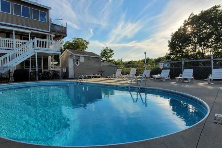 Pool 10 of 86