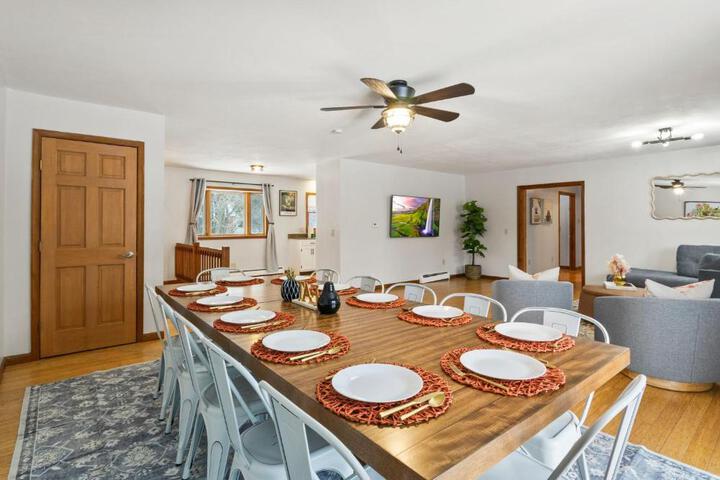 Near Ithaca!Hot Tub! LRG Home!Sleeps 12! Dogs ok!