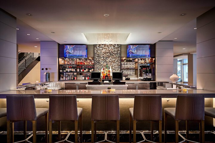 Lounge 63 of 69