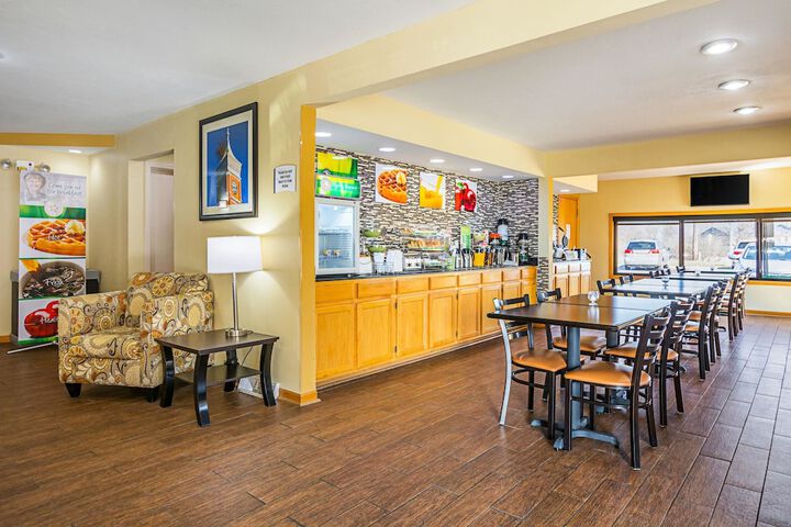Quality Inn & Suites Greensburg I-74