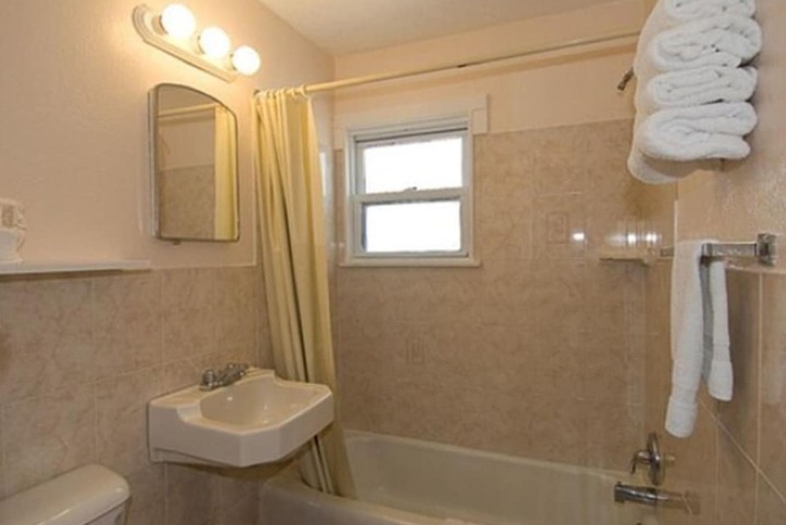 Room 8 of 27