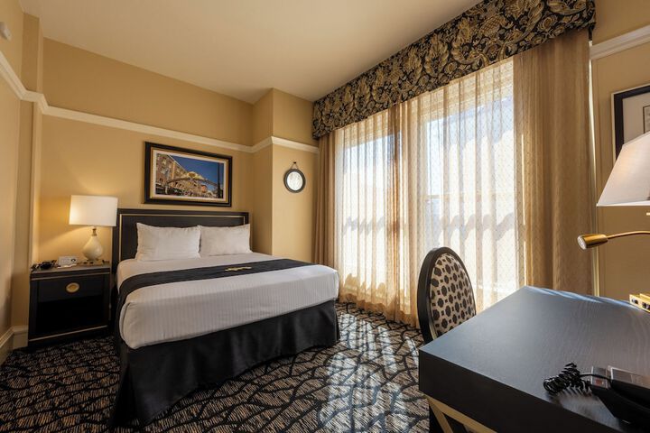 Room 32 of 82