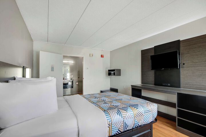 Room 10 of 33